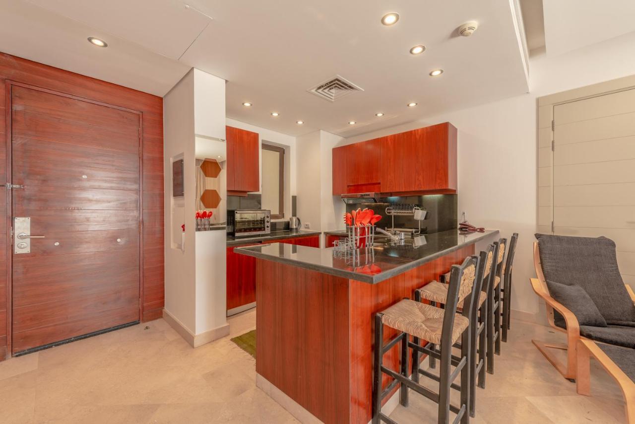 Classy 1-bedroom In Ancient Sands With Pool View Apartment *